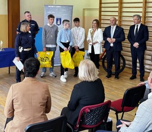 Nagrodzeni chłopy z nagrodami