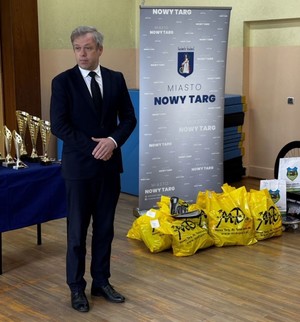 Przemawiający męzczyzna