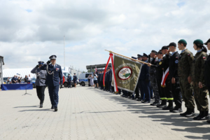 polcjacni prxzechodza wzdłuż szyku