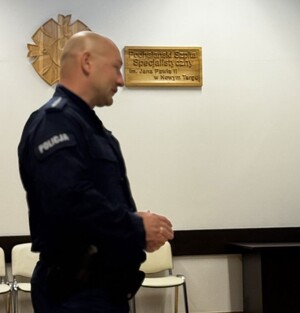 Policjant w tle nazwa szpitala