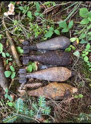 Cztery pociski moździeżowe