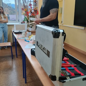 Neseser z napisem Policja