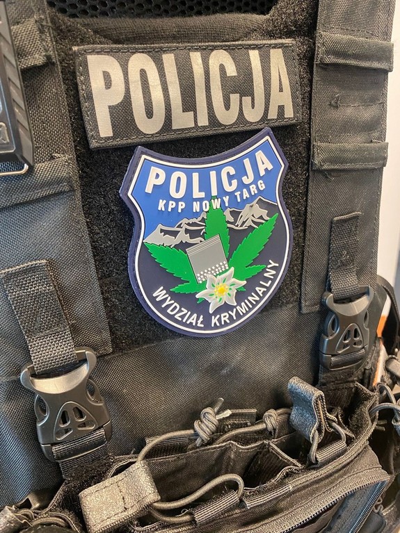 kamizelka i naszywka policyjna