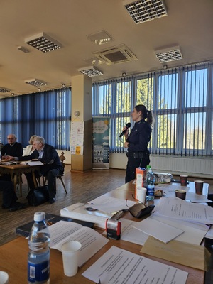 Policjantka prowadząca prelekcje