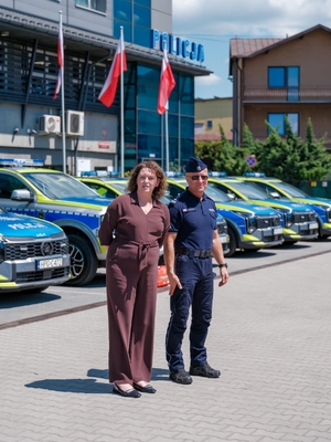kobieta i policjant